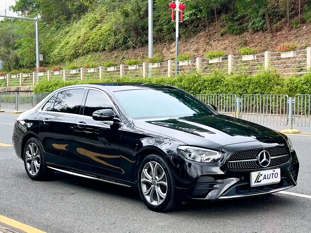 Mercedes-Benz E-Class 2022 — фото 3