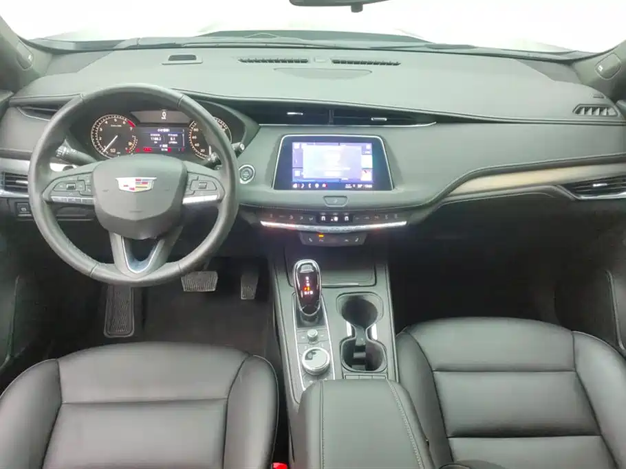 Cadillac XT4 2022 — фото 12