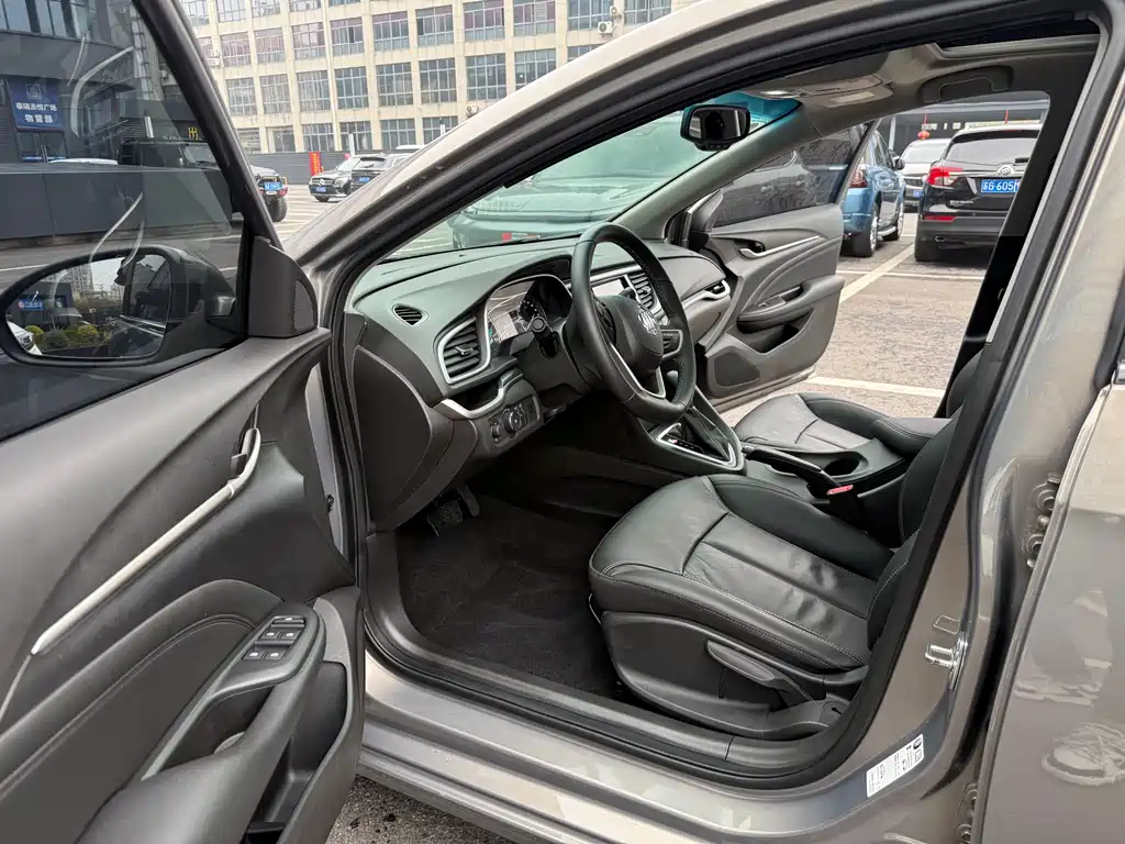 Buick Excelle 2019 — фото 12
