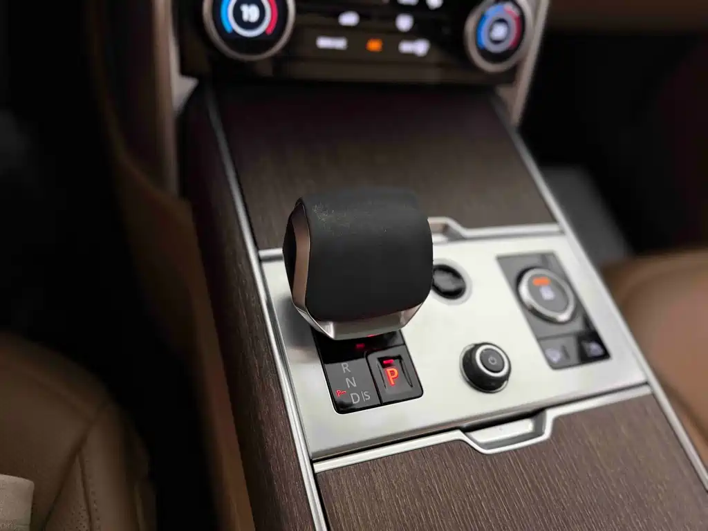 Land Rover Range Rover 2023 — фото 13