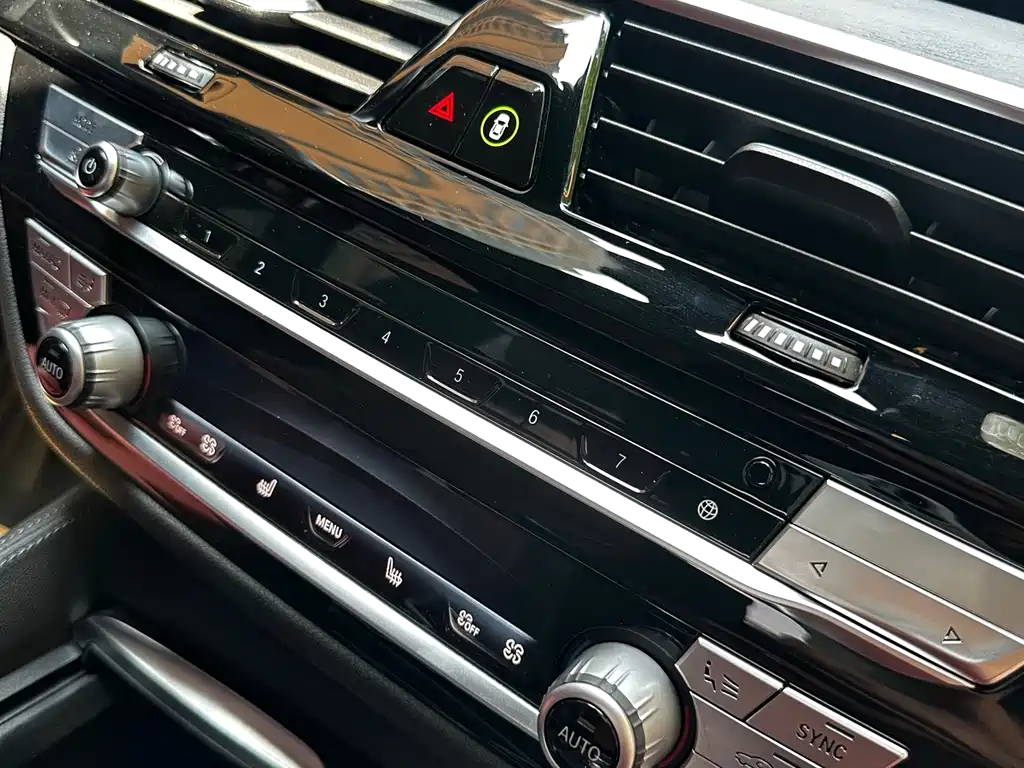 BMW 5 Series 2021 — фото 12