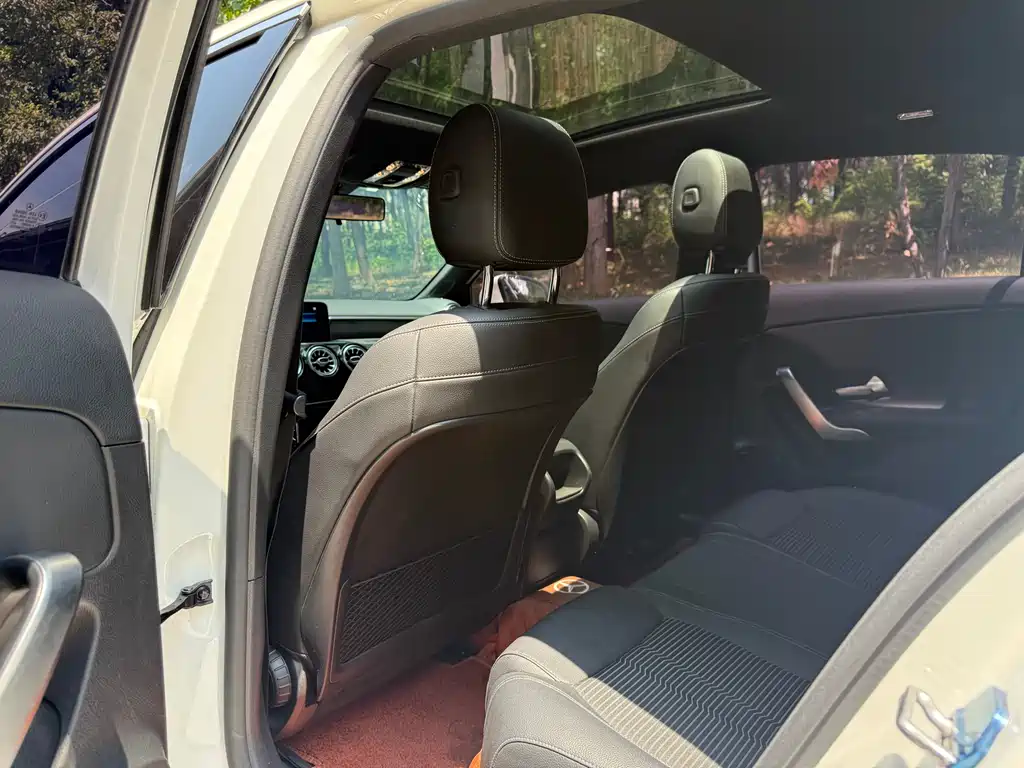 Mercedes-Benz A-Class 2019 — фото 10