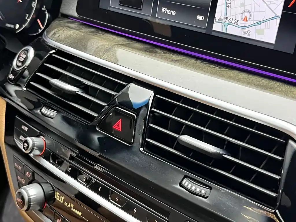 BMW 5 Series 2017 — фото 14