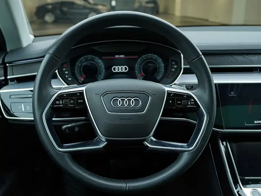 Audi A8 2021 — фото 18