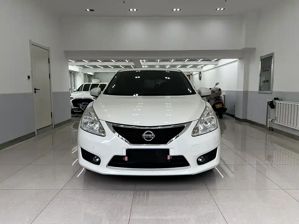Nissan Tiida 2015 — фото 2