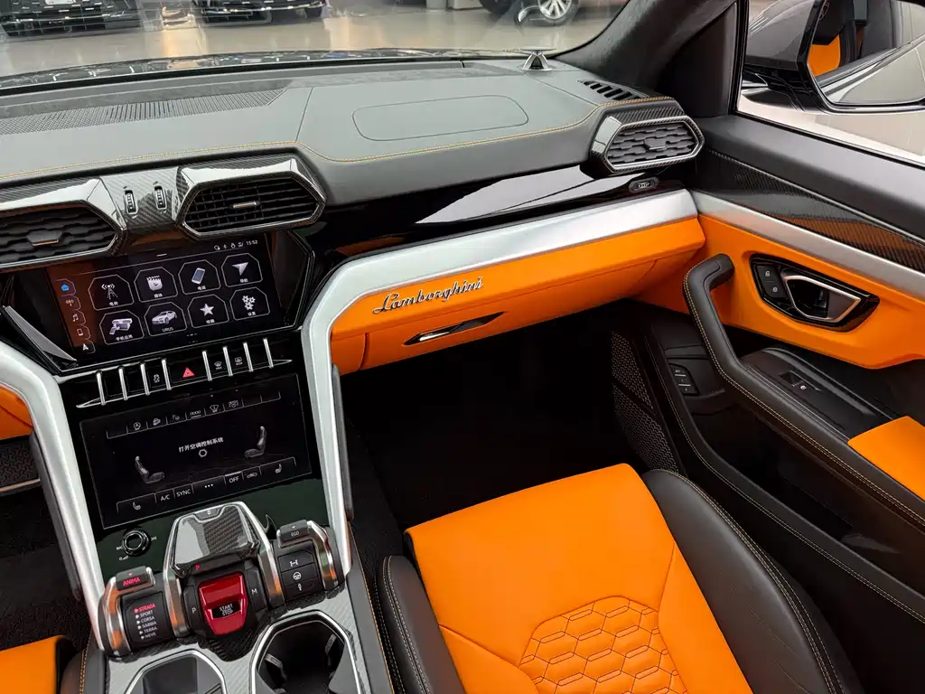 Lamborghini Urus 2022 — фото 10