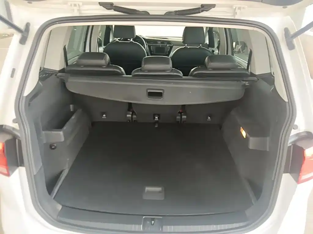 Volkswagen Touran 2017 — фото 19