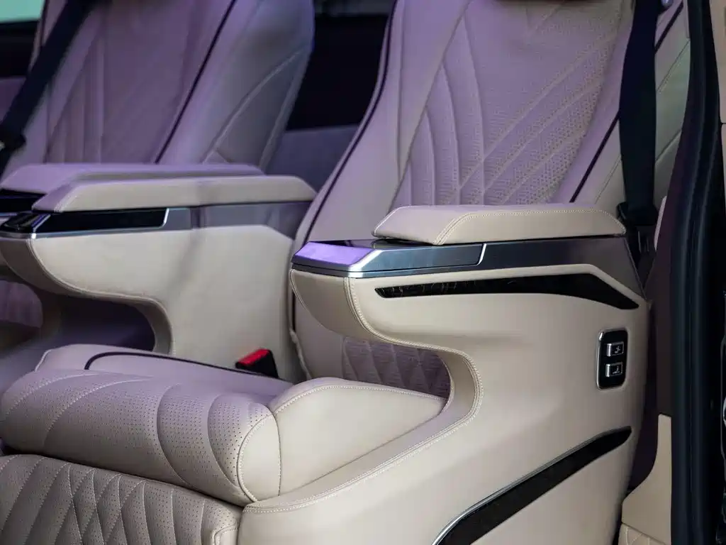 Mercedes-Benz Vito 2023 — фото 10