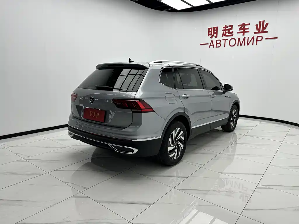 Volkswagen Tiguan L 2023 — фото 9