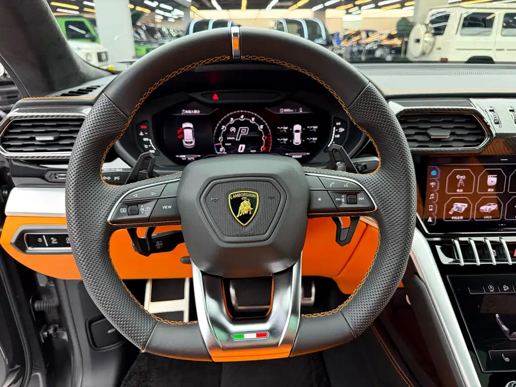Lamborghini Urus 2022 — фото 11