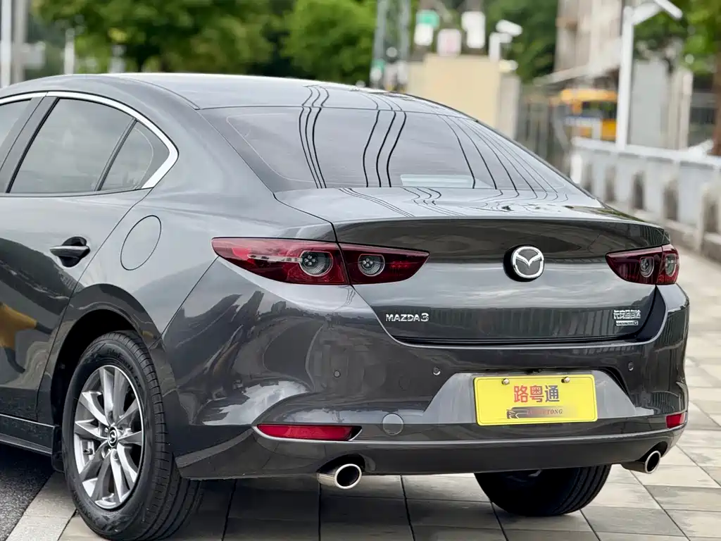Mazda 3 Axela 2024 — фото 9