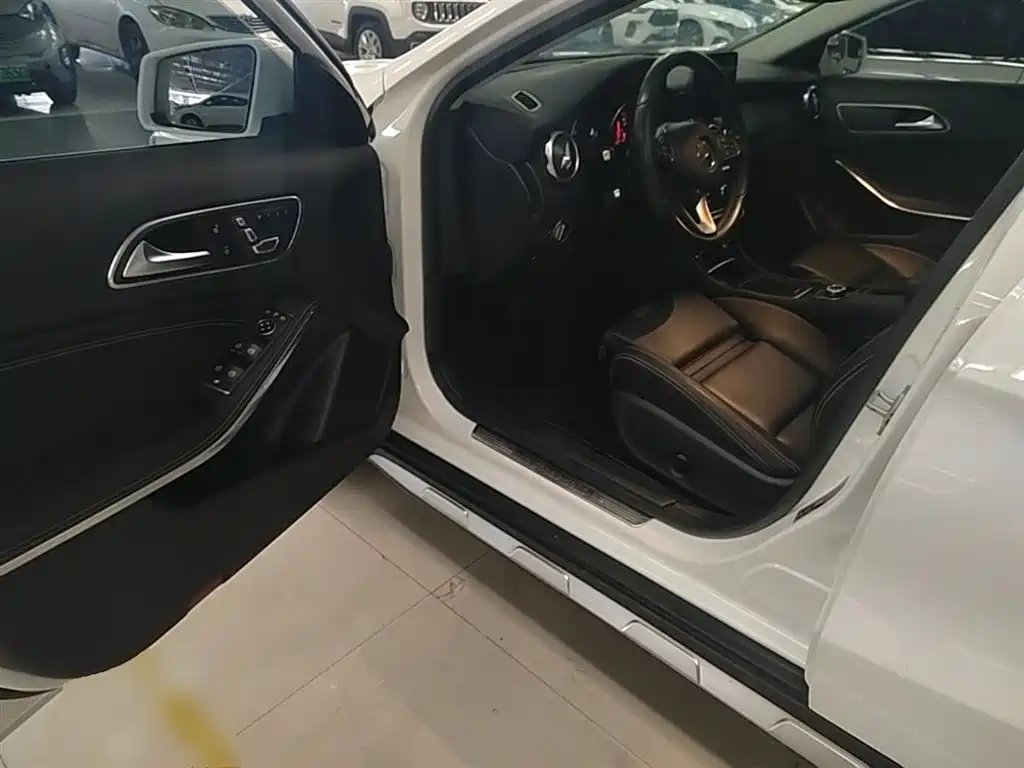 Mercedes-Benz GLA 2017 — фото 16