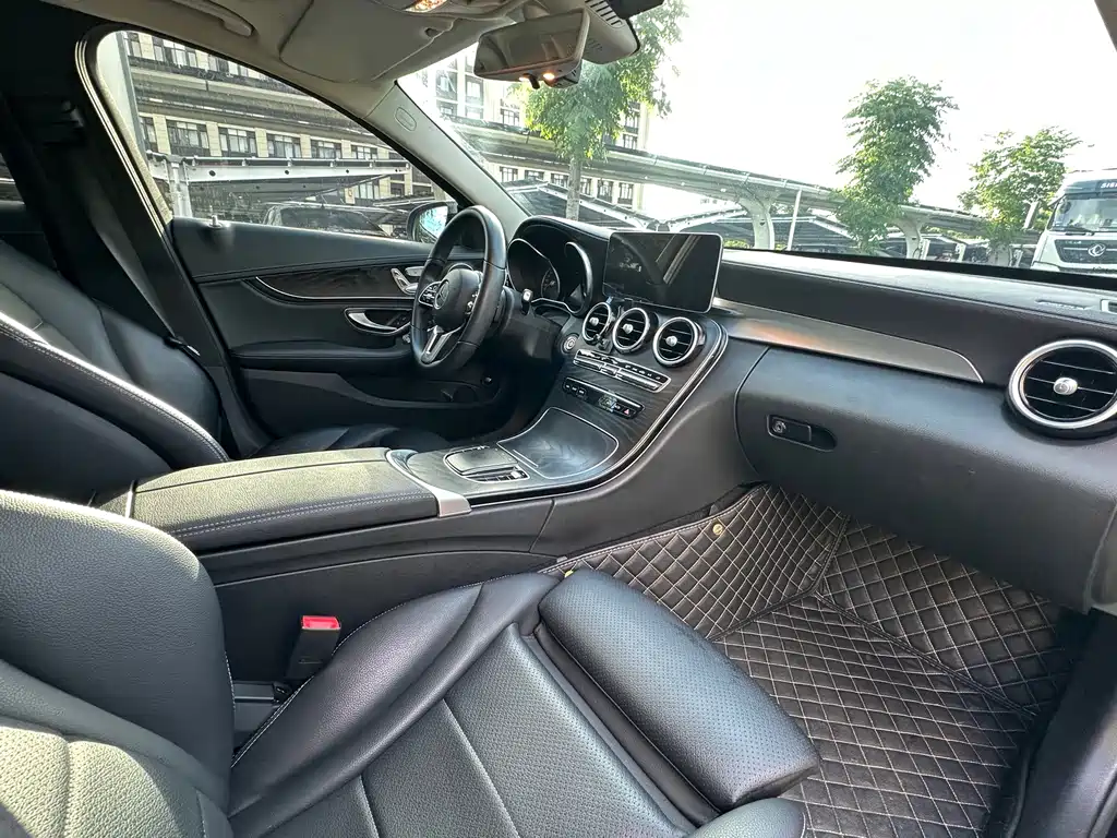 Mercedes-Benz C-Class 2018 — фото 10