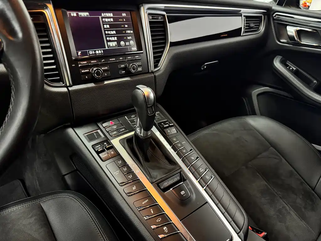Porsche Macan 2016 — фото 22