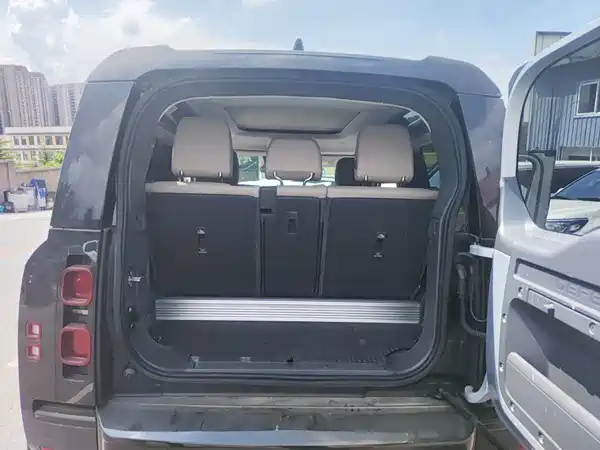 Land Rover Defender 2021