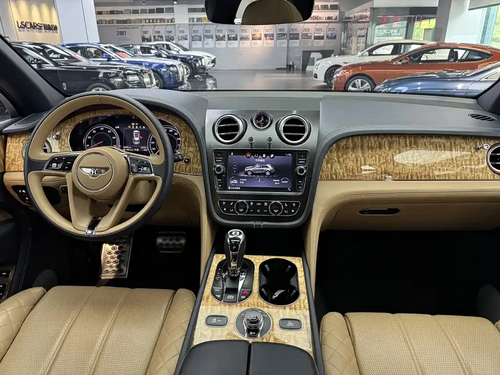 Bentley Bentayga 2018 — фото 8
