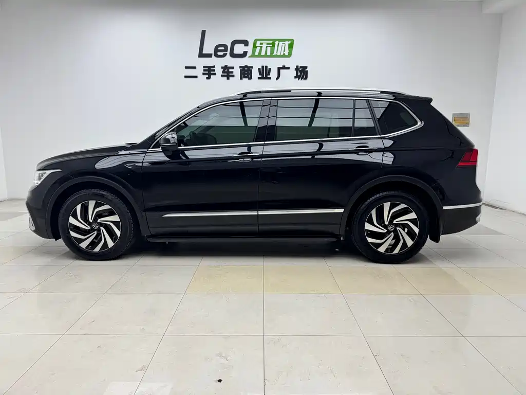 Volkswagen Tiguan L 2023 — фото 10