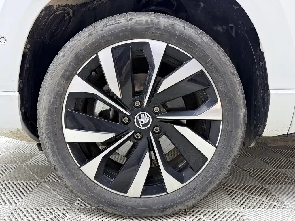 Skoda Karoq 2023 — фото 8