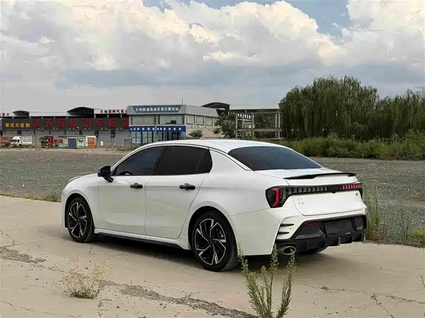 Lynk & Co 03 2023