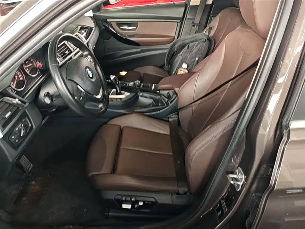 BMW 3 Series 2018 — фото 15