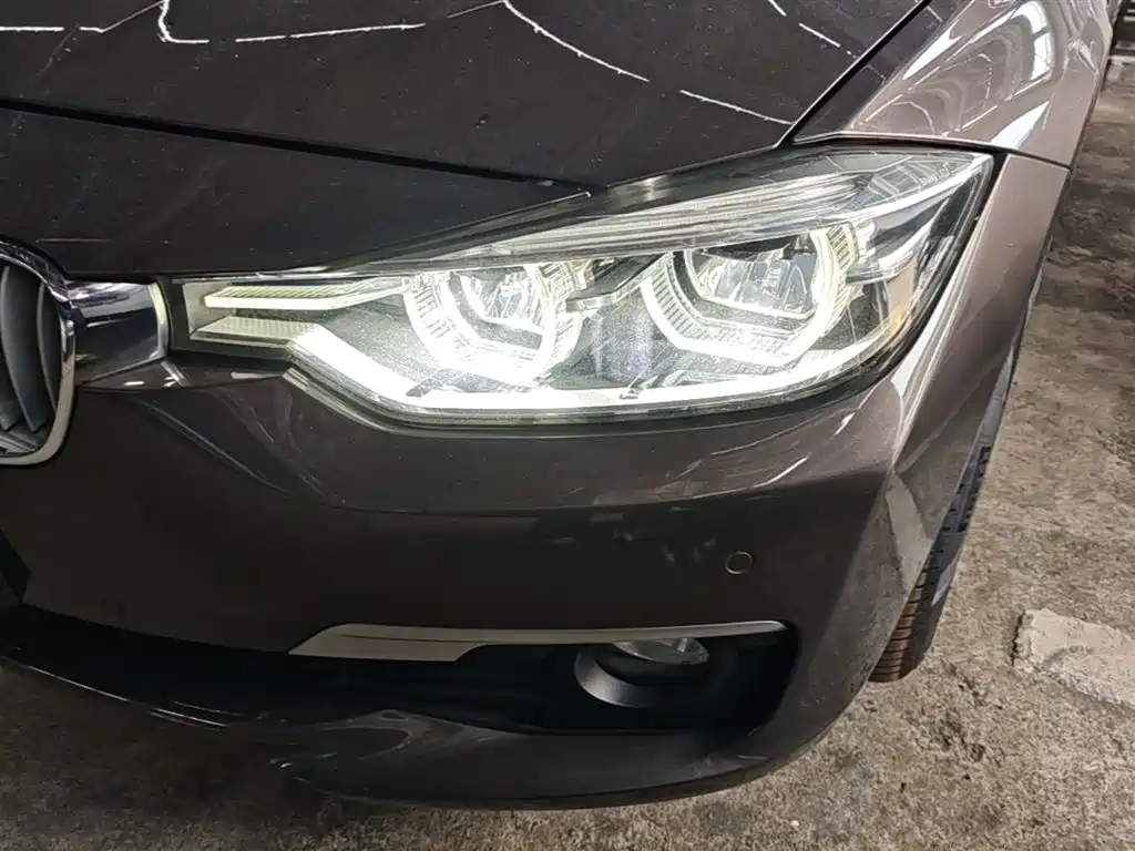 BMW 3 Series 2018 — фото 24