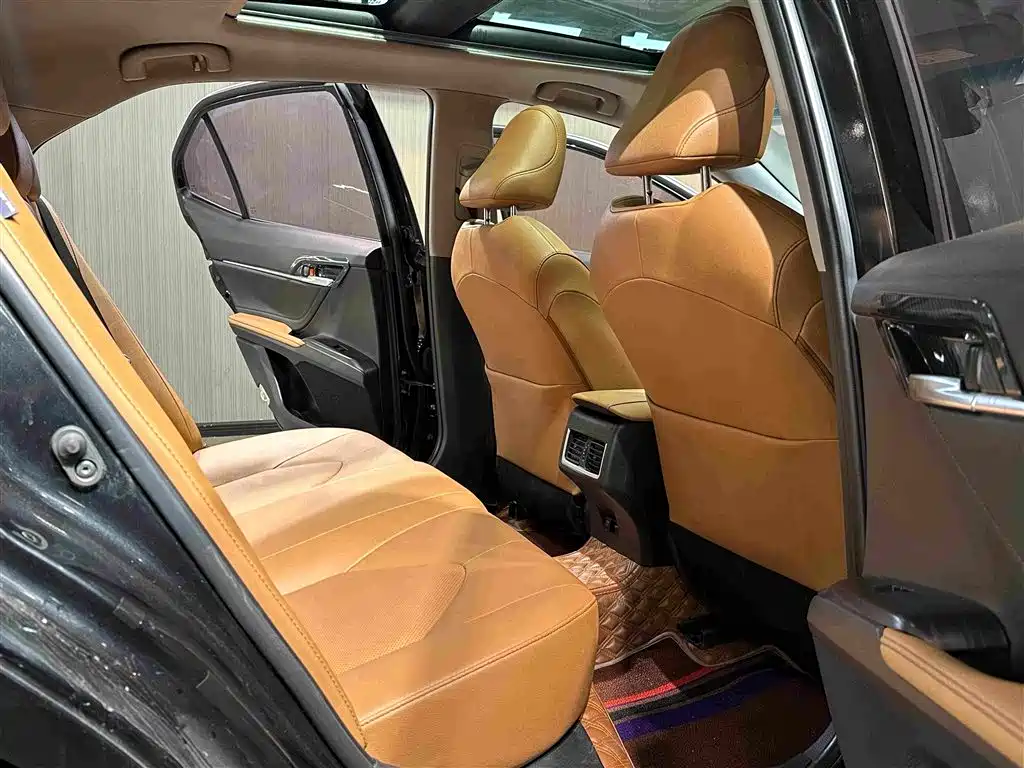Toyota Camry 2023 — фото 8