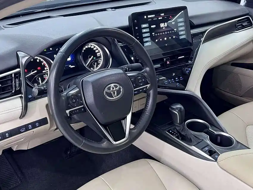 Toyota Camry 2021 — фото 14