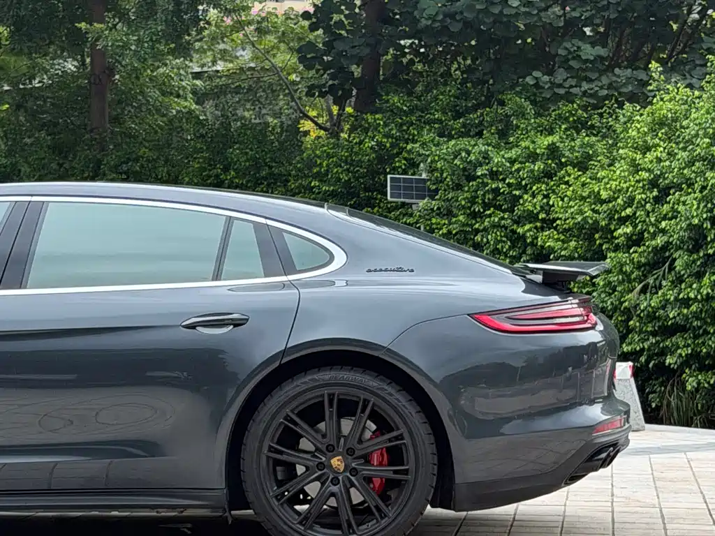 Porsche Panamera 2019 — фото 18