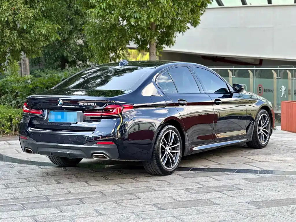 BMW 5 Series 2021 — фото 22