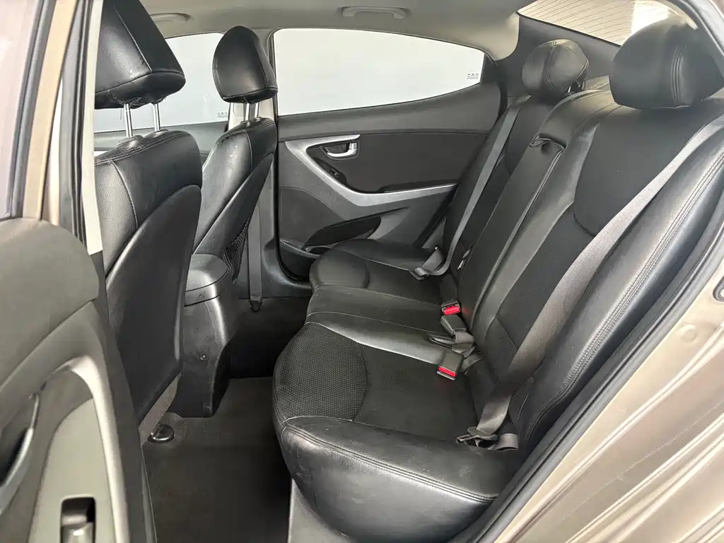 Hyundai Elantra Langdong 2016 — фото 14