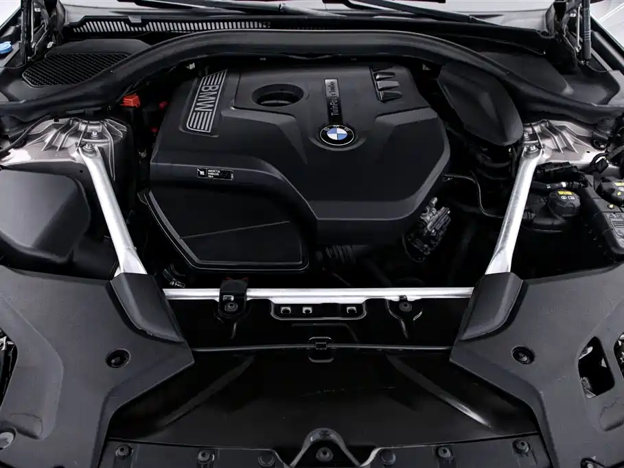 BMW 5 Series 2019 — фото 17