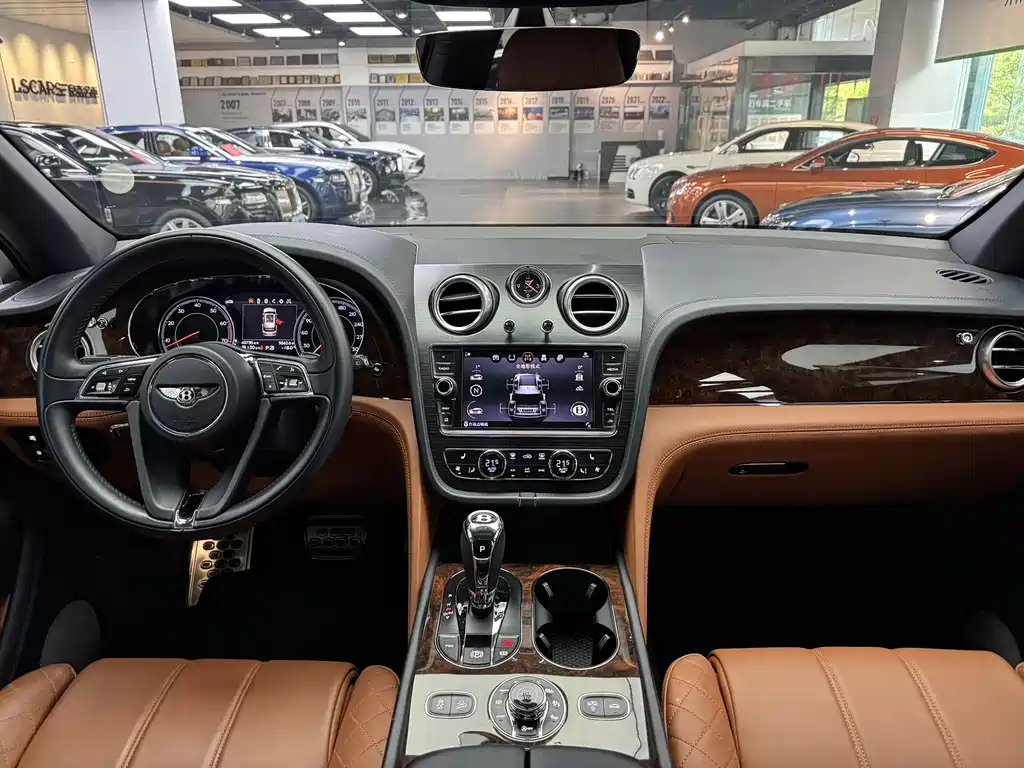Bentley Bentayga 2017 — фото 8