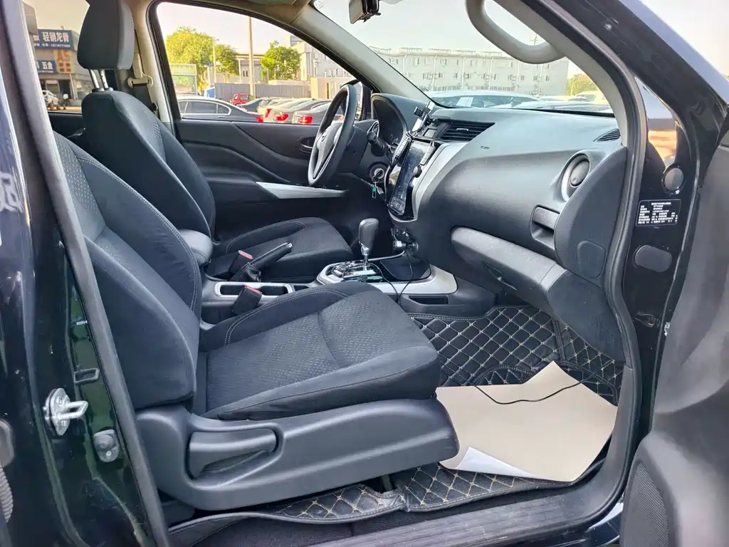 Nissan Navara 2019 — фото 15