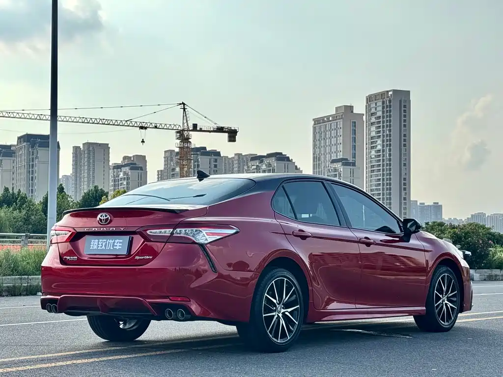 Toyota Camry 2021 — фото 10