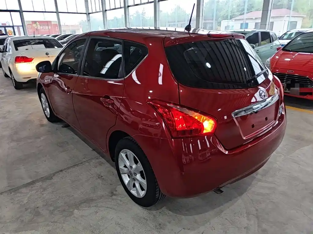 Nissan Tiida 2016 — фото 5