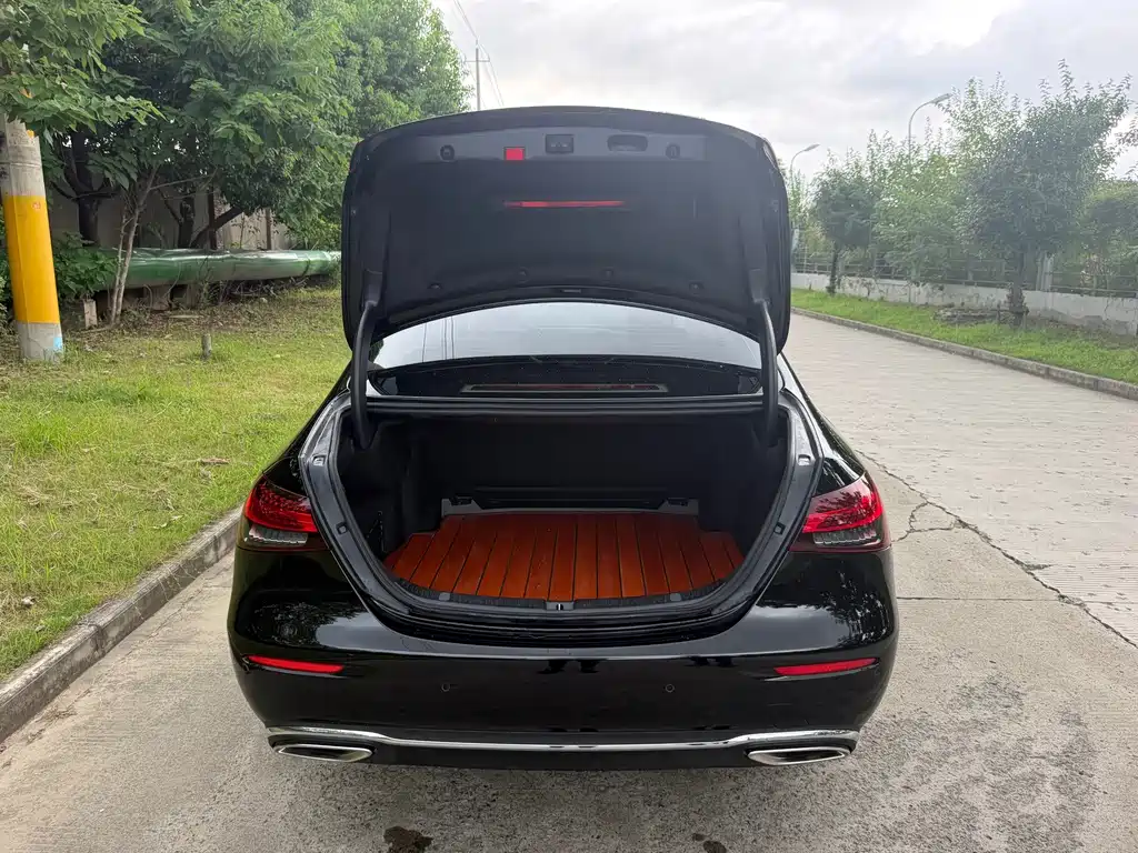 Mercedes-Benz E-Class 2022 — фото 20