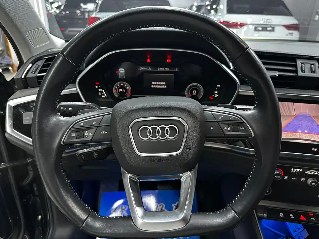 Audi Q3 2022 — фото 13