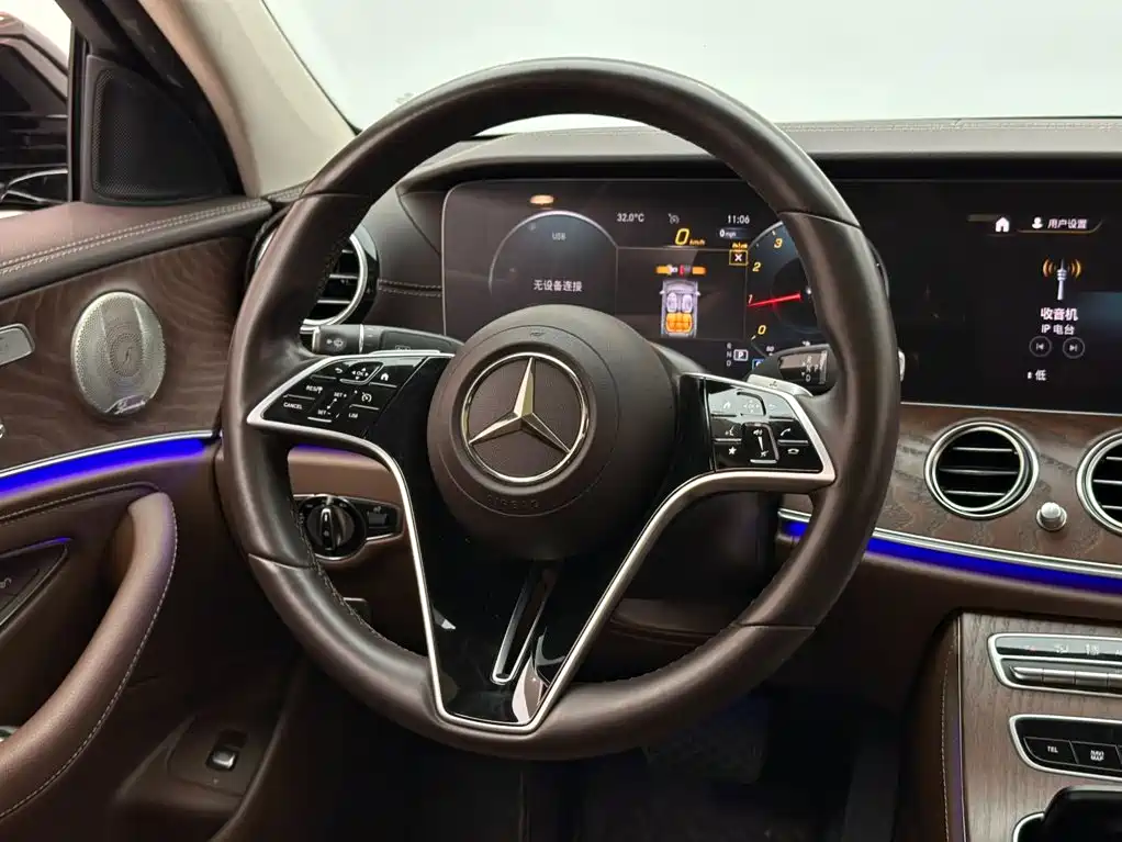Mercedes-Benz E-Class 2023 — фото 12