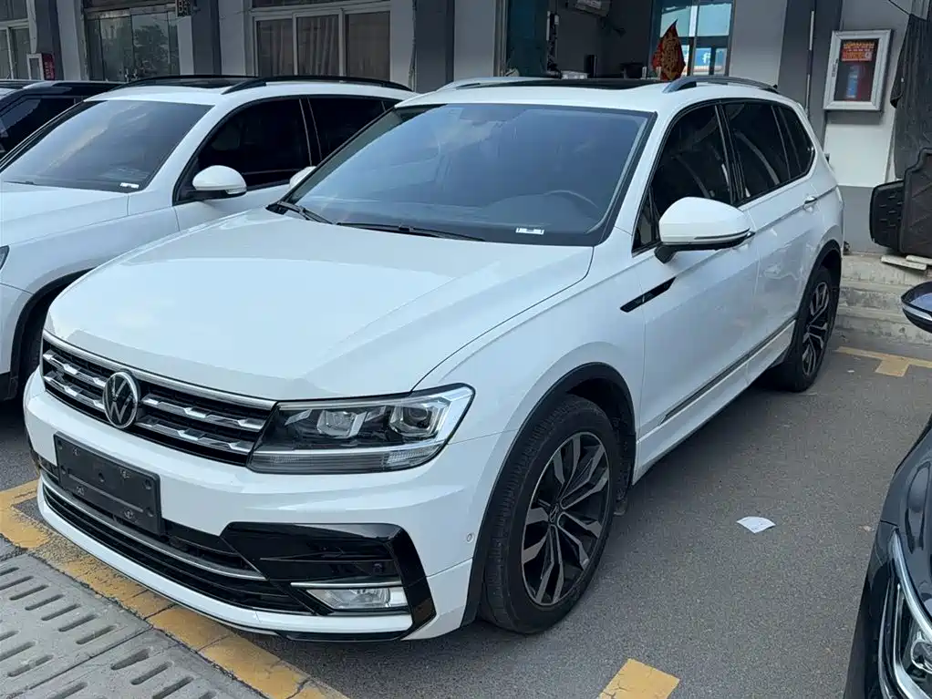 Volkswagen Tiguan L 2021 — фото 1