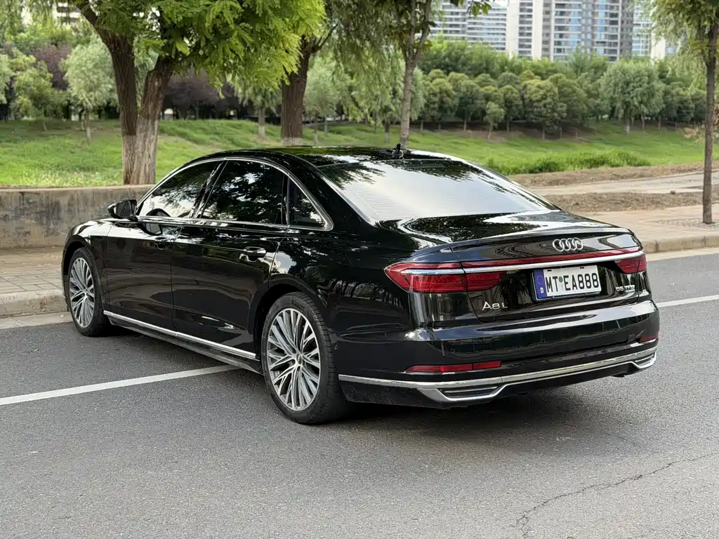 Audi A8 2019 — фото 9