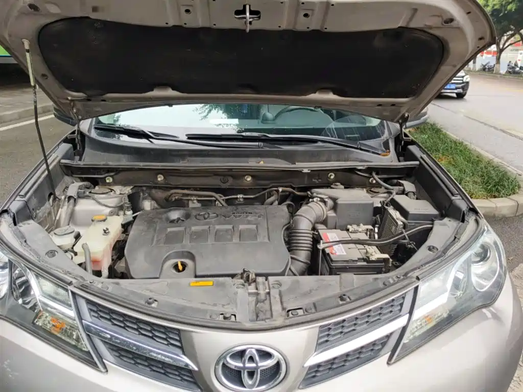 Toyota RAV4 2015 — фото 11