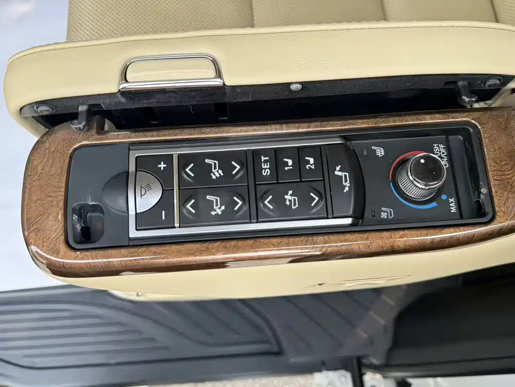 Toyota Alphard 2018 — фото 10