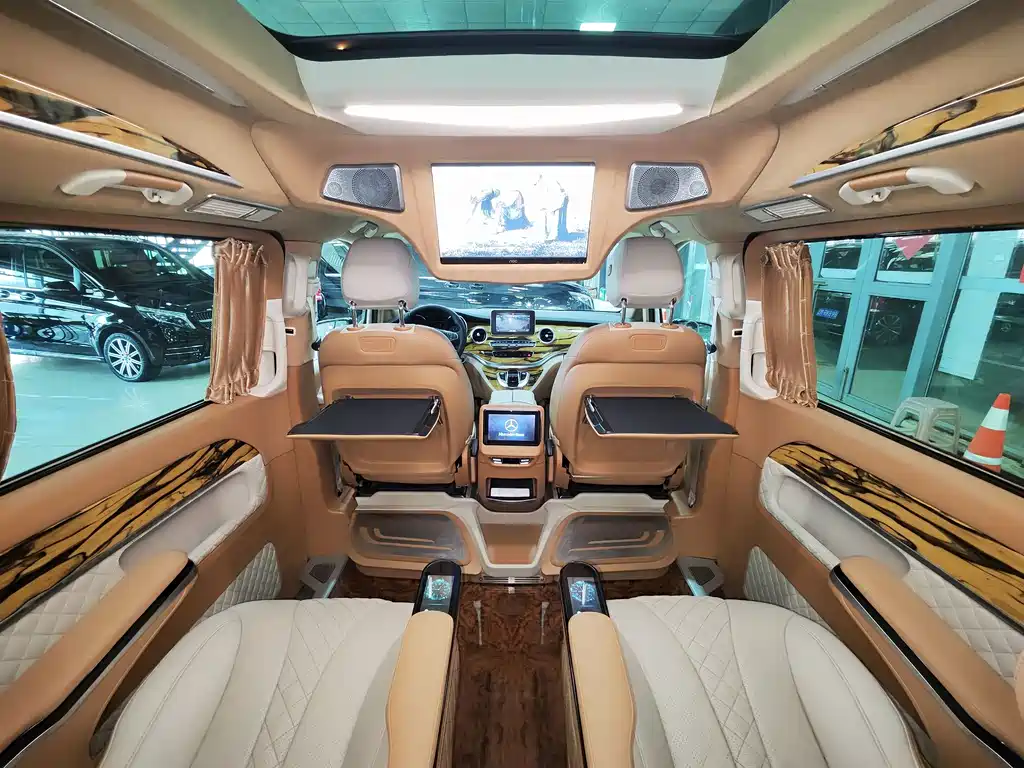 Mercedes-Benz V-Class 2020 — фото 12