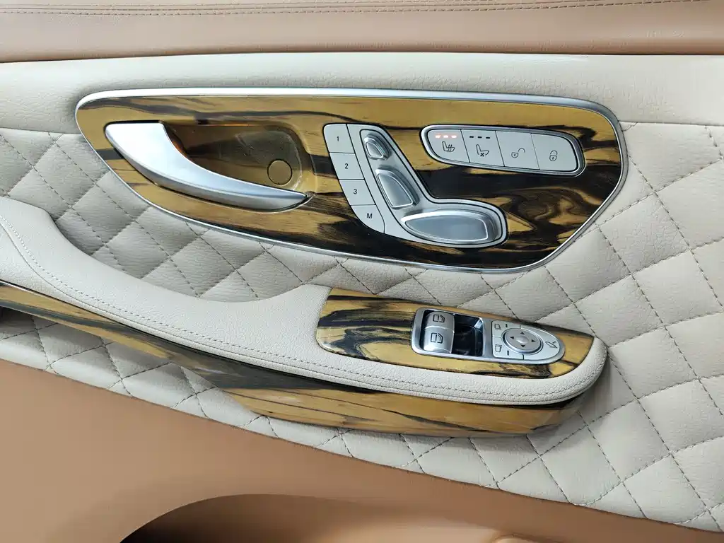 Mercedes-Benz V-Class 2020 — фото 20