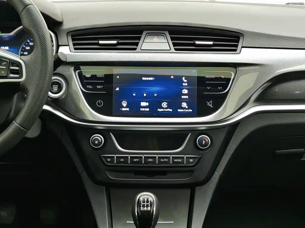 Geely Emgrand 2017 — фото 12