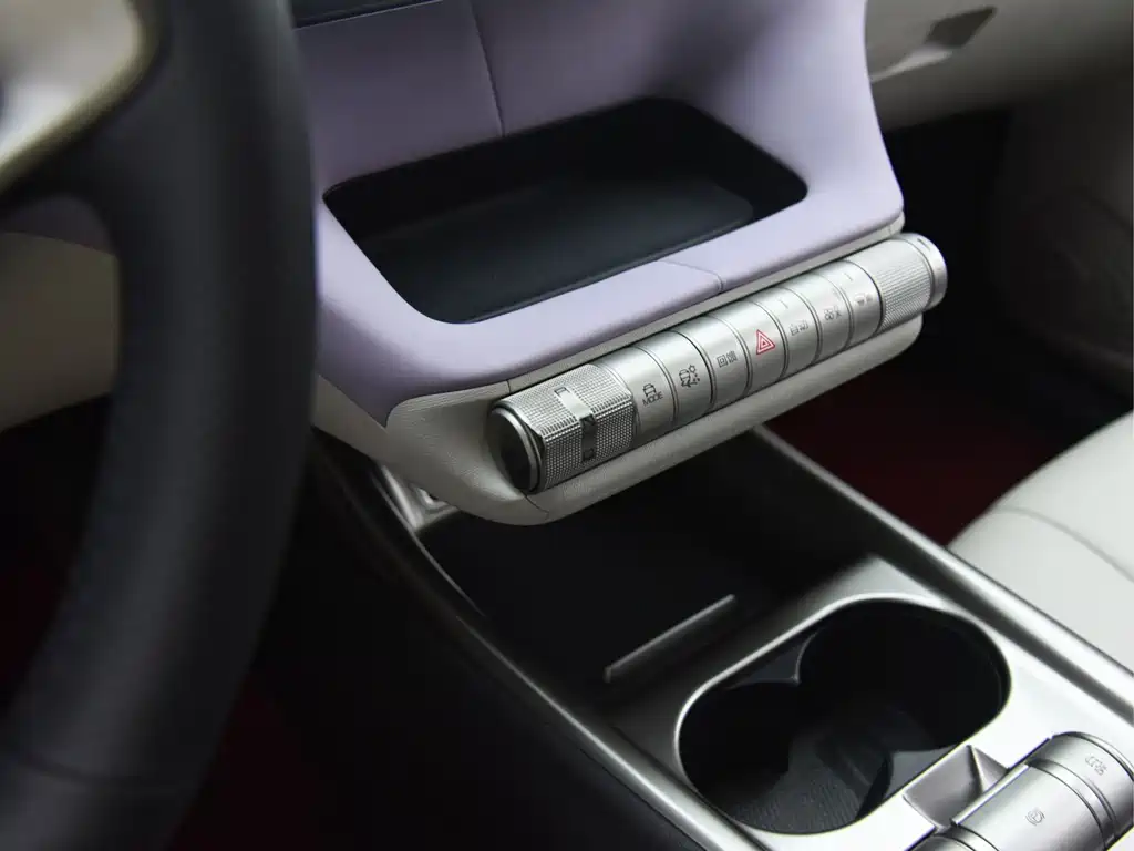 BYD Dolphin 2022 — фото 13
