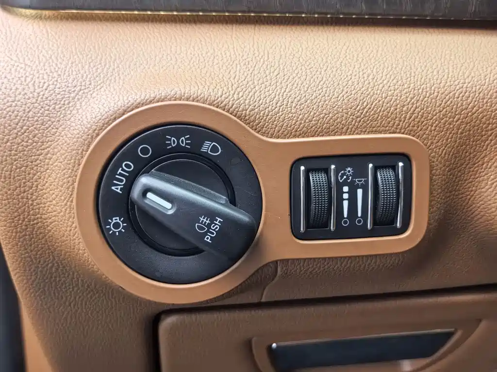 Maserati Quattroporte 2015 — фото 11