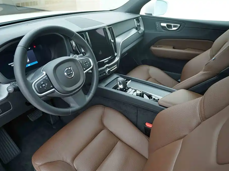 Volvo XC60 2025 — фото 10