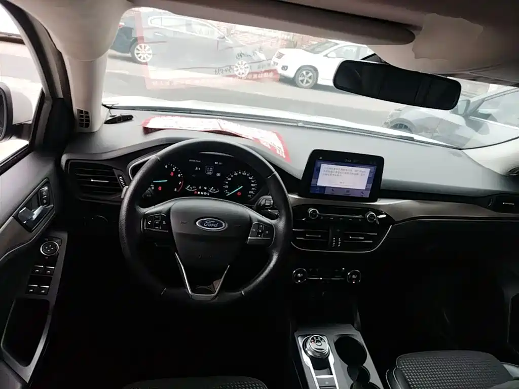 Ford Focus 2019 — фото 10