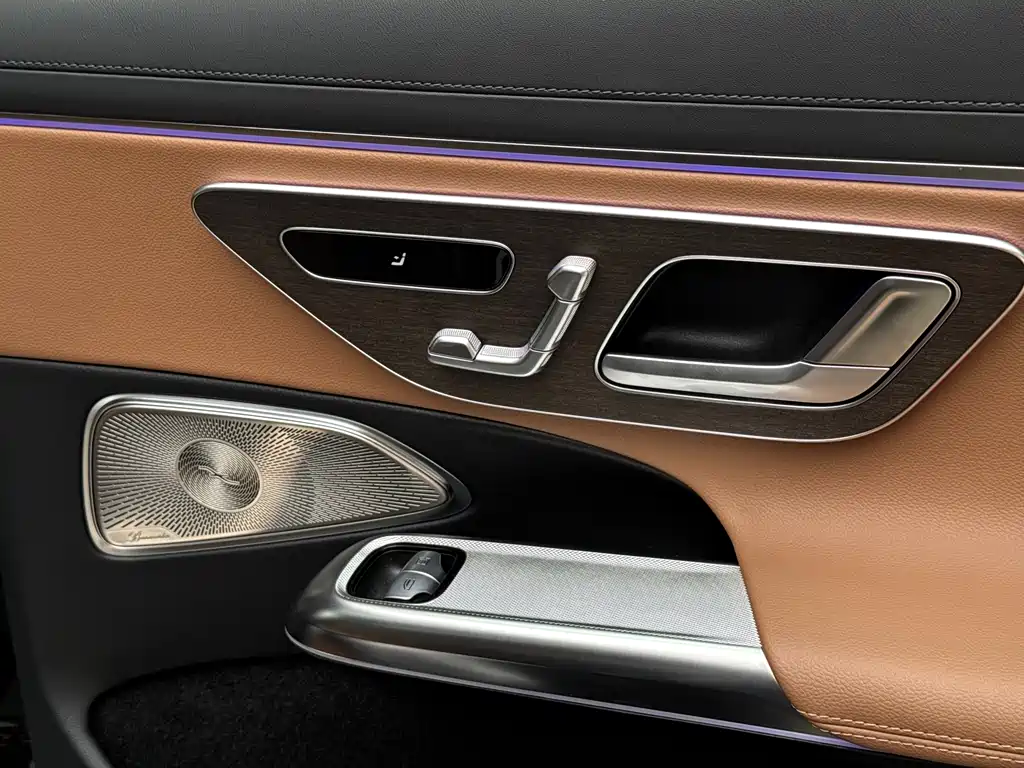 Mercedes-Benz E-Class 2024 — фото 15